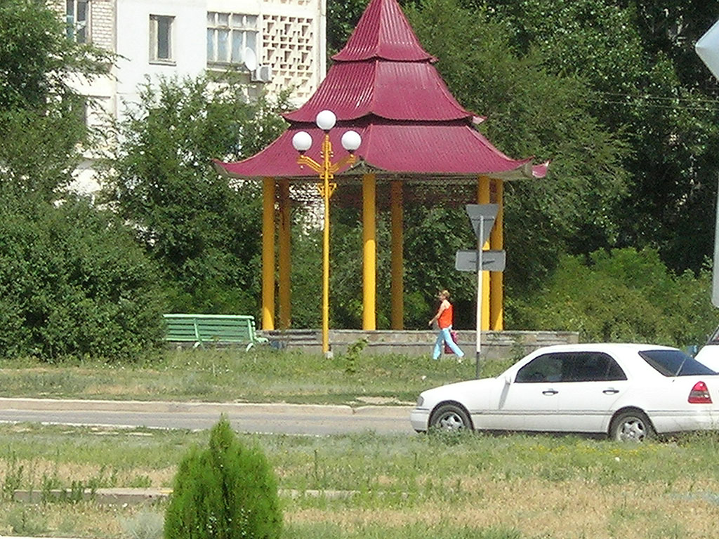 На улицах Элисты (беседка)
